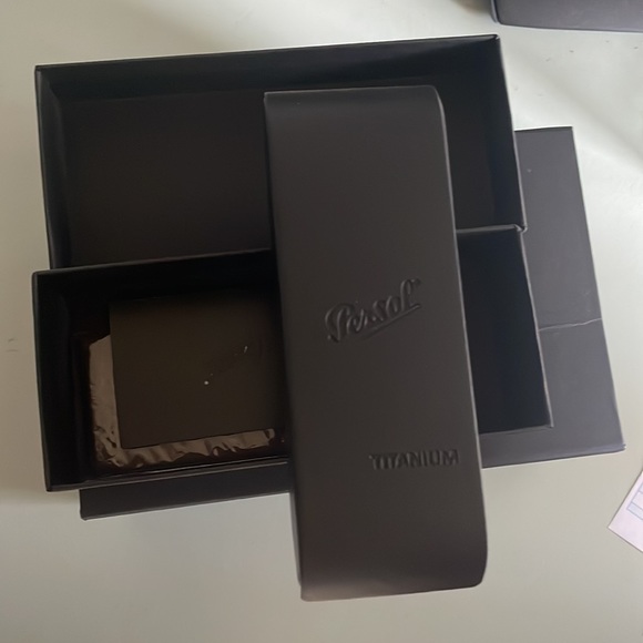 Brand new! Never been worn - Picture 3 of 4